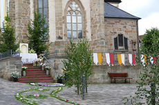 Fronleichnamsaltäre in den Naumburger Straßen (Foto: Karl-Franz Thiede)